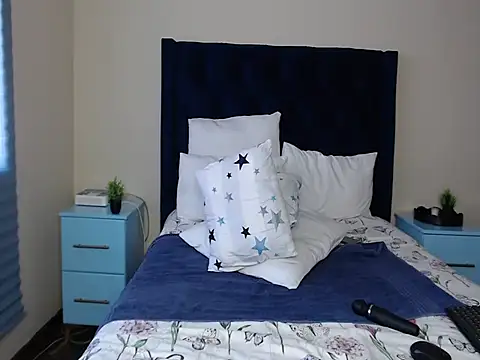 QUEENMANDYY webcam