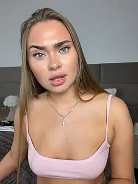 MonicaWestt webcam