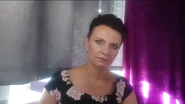 HotMamaQueen234 webcam