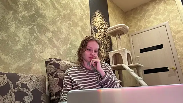 DemetriceYoshimura webcam