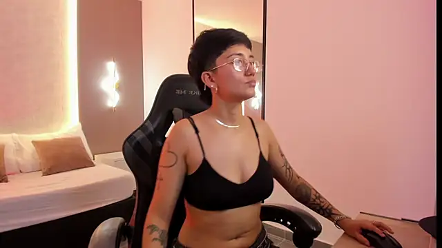 nelly_swan webcam
