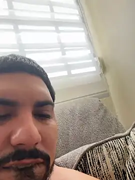 Pollo0215 webcam