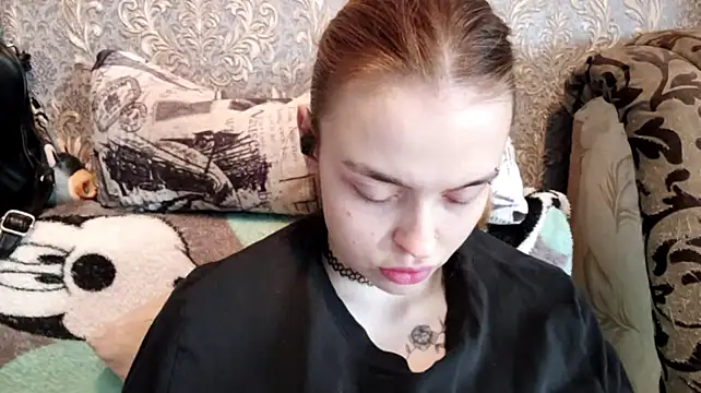CaraDelevingnee webcam