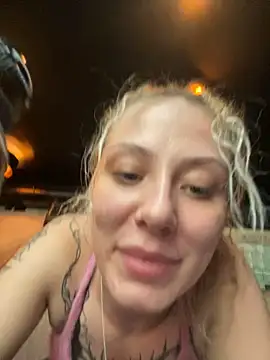 Shelly-Marie webcam