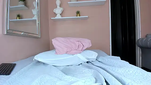 Queen_Curvy01 webcam