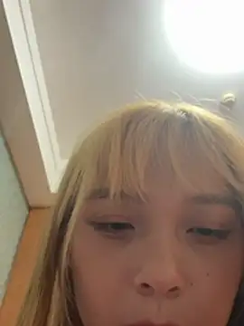 yangyang520-18girl webcam