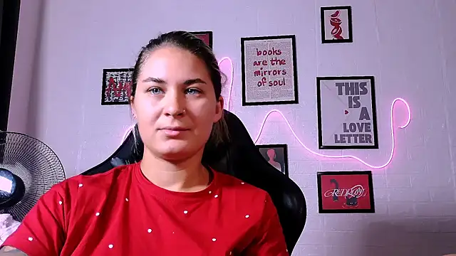 AlisaFrost webcam