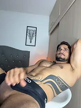 Maximiliano_ford live cam on StripChat