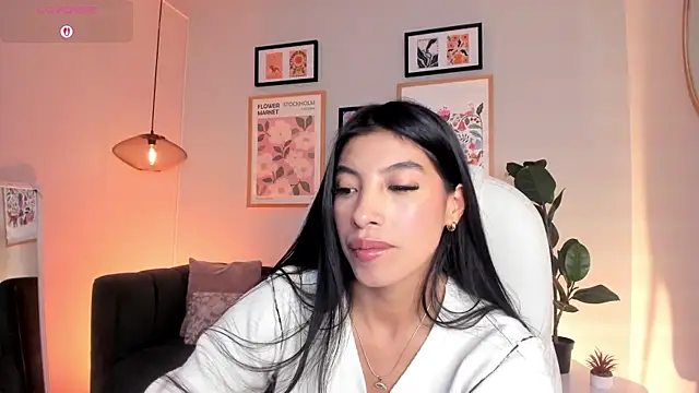Tiffany_Low webcam