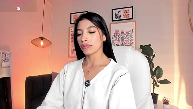 Tiffany_Low webcam
