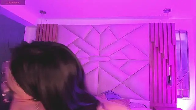 Ivory_Dlacour webcam