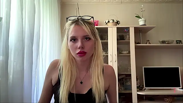 EllieVee webcam