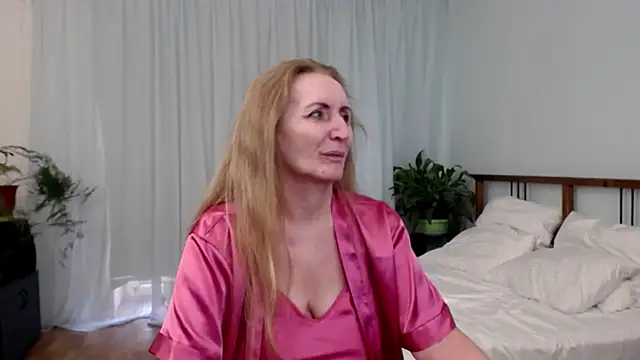 MilaWantFunXXX webcam