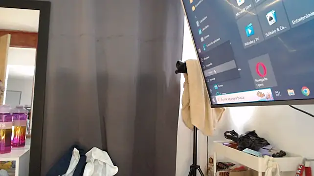 Nicol_Love0 webcam