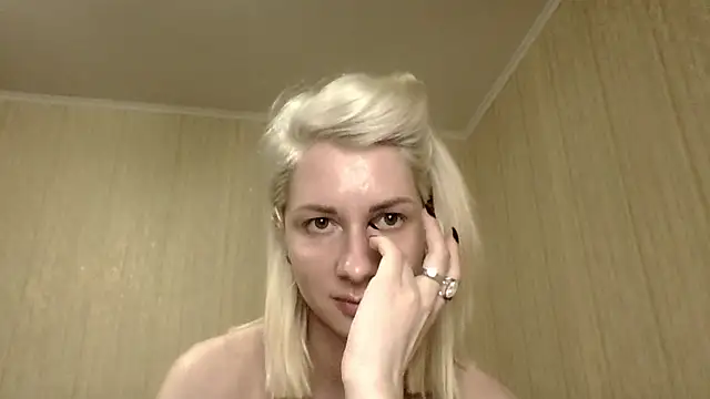 BlondieOnline_ webcam