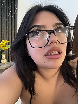 LiliMilk_21 webcam