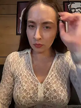 holly_play (F young) - open door naked wc