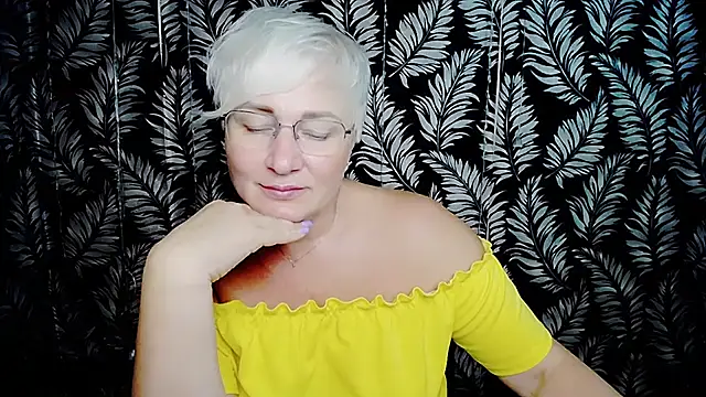 Olivia_playful webcam