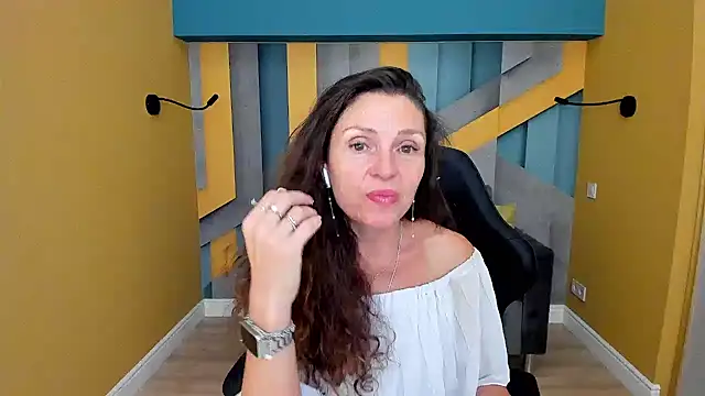 EllaLong webcam