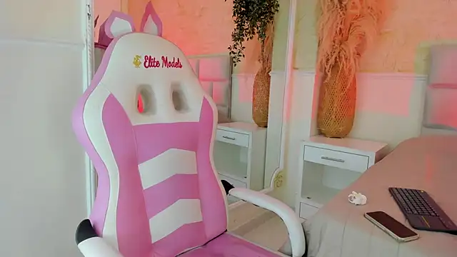 CarolineFyre webcam