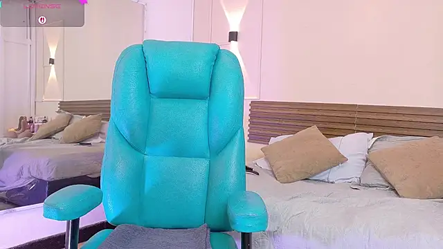 mia_gold_ webcam