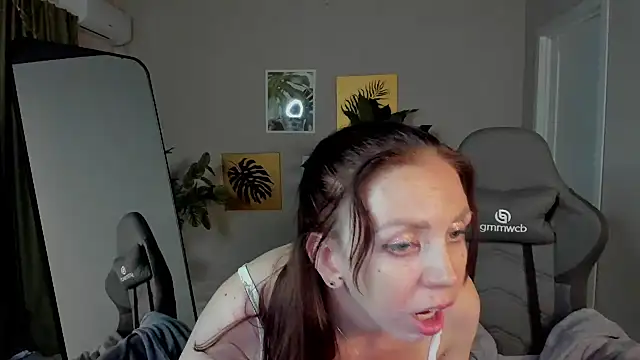 EmilyStevart live cam on StripChat