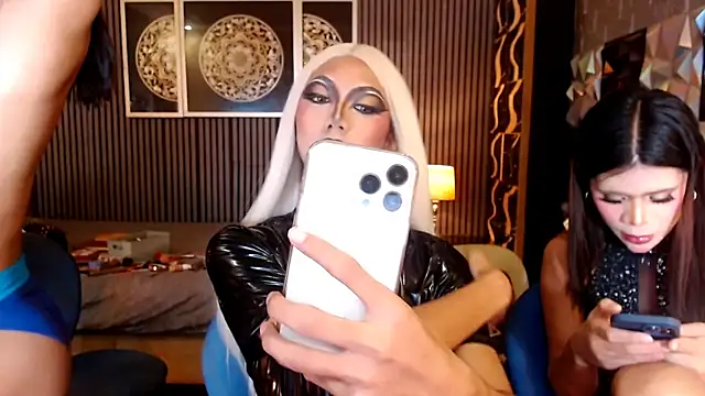PrettyHorseCockTrans webcam