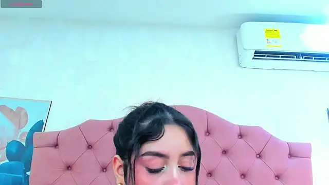 ThyaraJhons live cam on StripChat