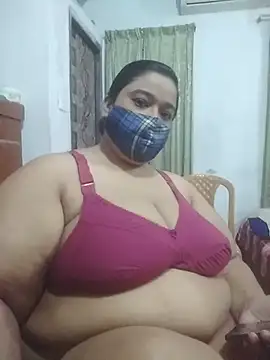 momo_loves webcam