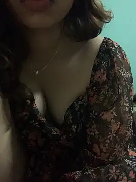 Poojachauhanlive webcam
