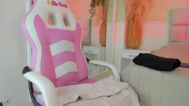 CarolineFyre webcam