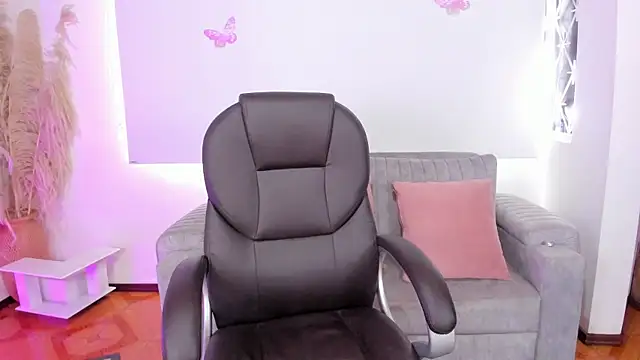NaomiSaenz_ webcam