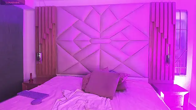 Ivory_Dlacour webcam