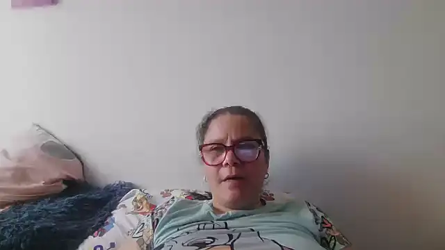 lusianamasters live cam on StripChat