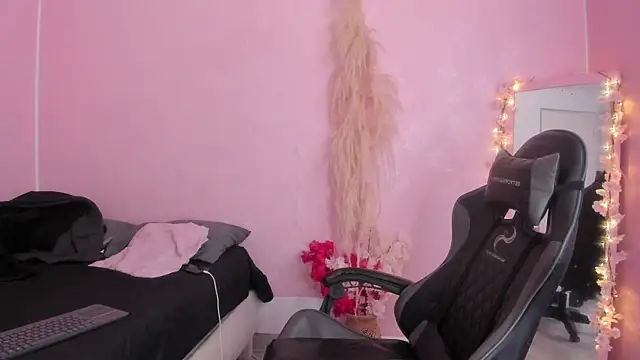 Emily_Roussee webcam