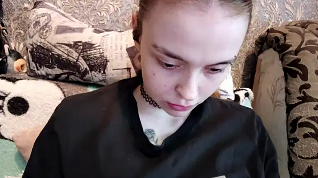 CaraDelevingnee webcam