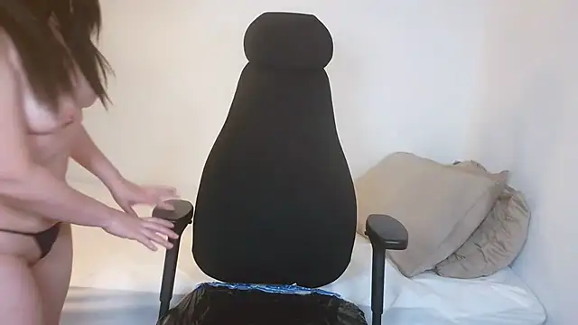 naughty_sarahh webcam