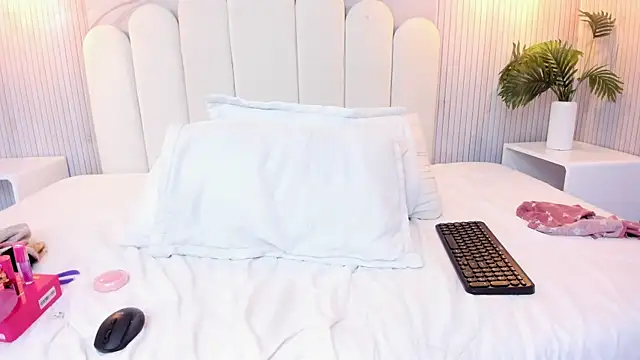 arietta_skinny webcam