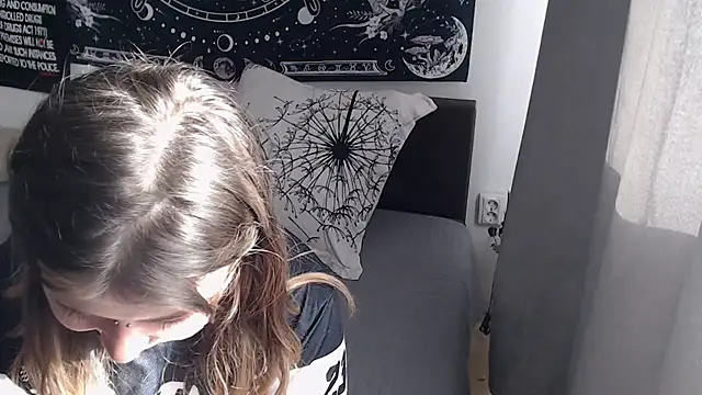 AlienforTwenty webcam