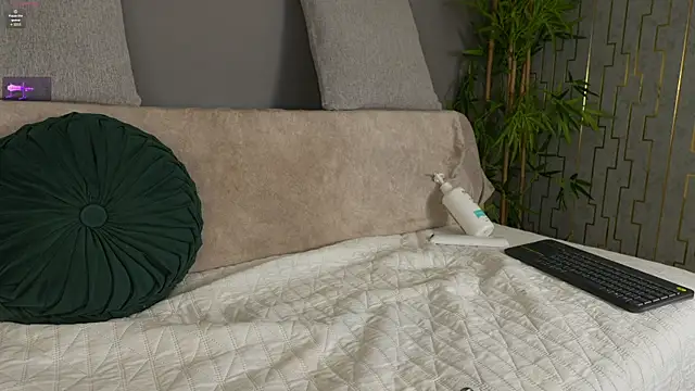 Bonny_Watson webcam