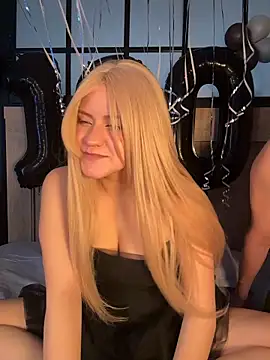 Daphne_and_Roger_ webcam
