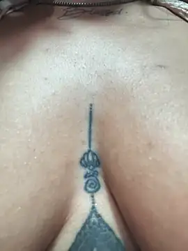 MissNyraSecret webcam