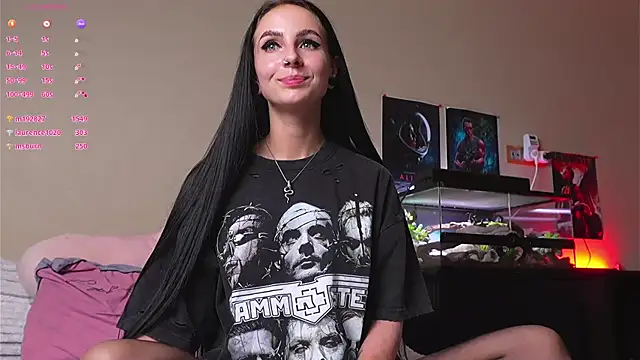 YaraAveiri webcam