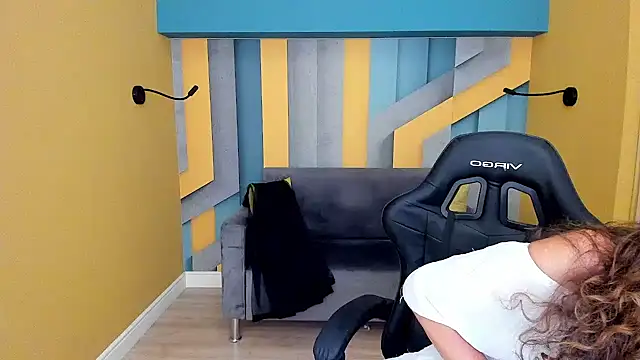 EllaLong webcam