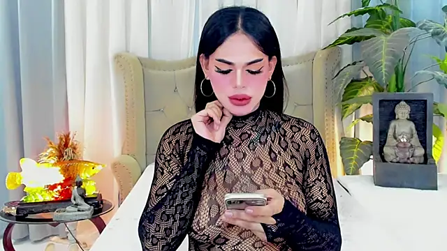 MochaliciousTransOnTop webcam