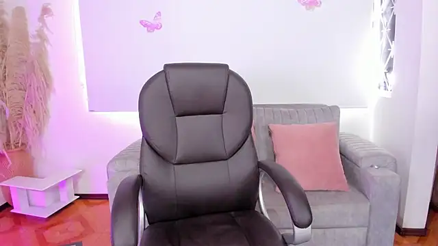 NaomiSaenz_ webcam