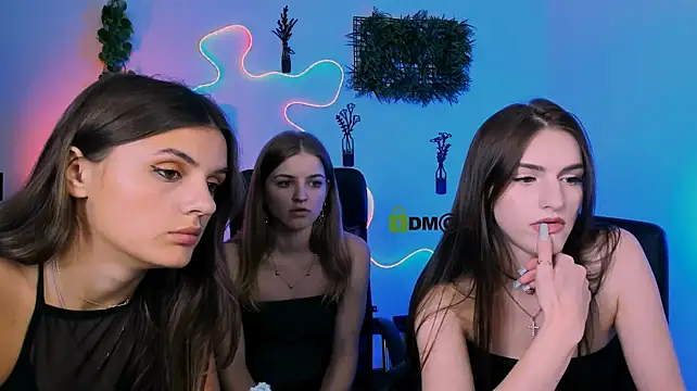 lisa_dark_ webcam