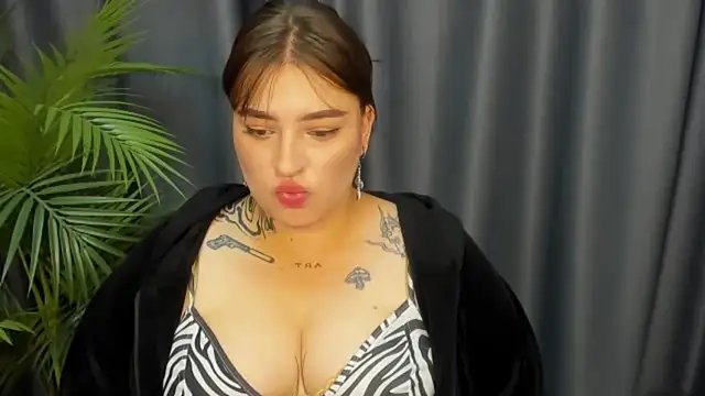 NikkiSummer webcam