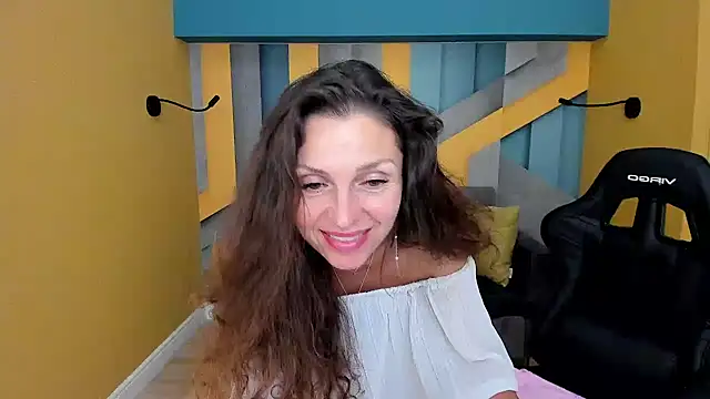 EllaLong webcam