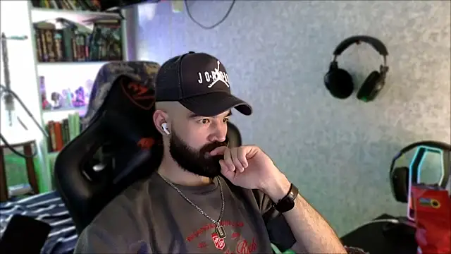 _Serious_Man webcam